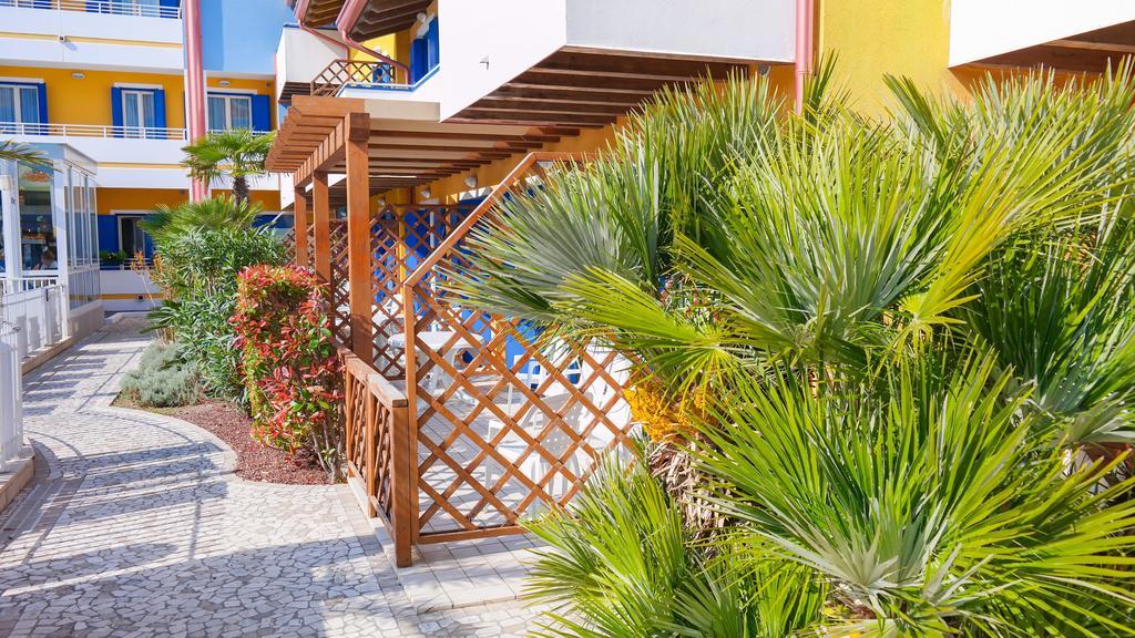 Villaggio Hemingway - Aparthotel Caorle Esterno foto
