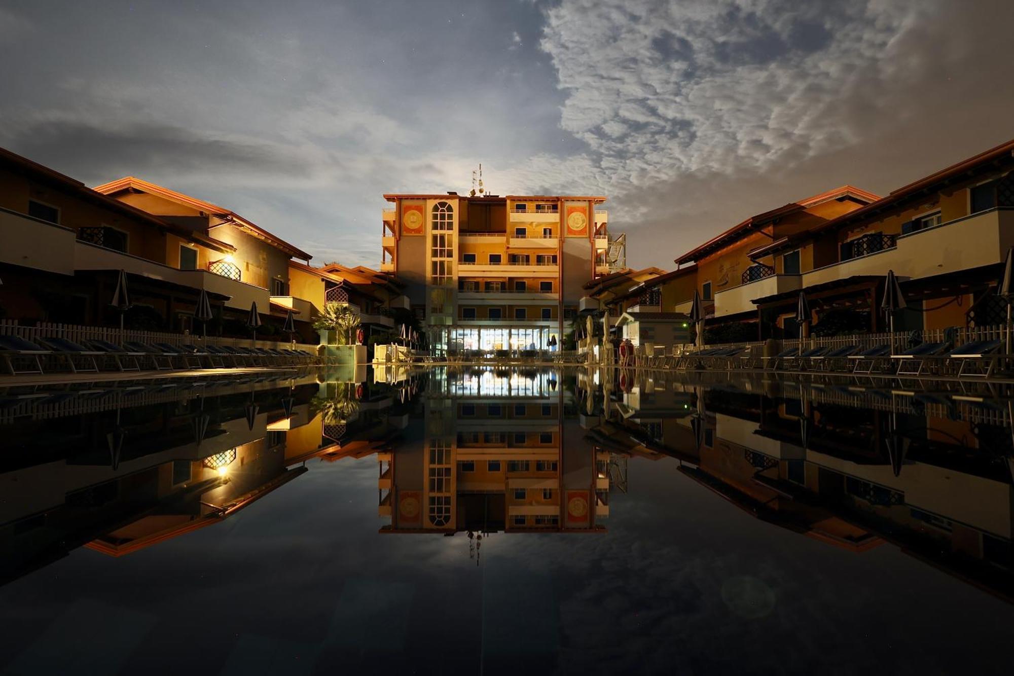Villaggio Hemingway - Aparthotel Caorle Esterno foto