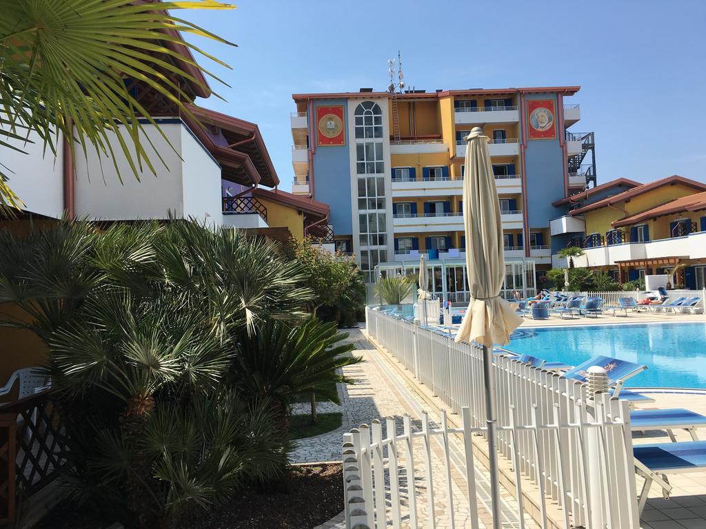 Villaggio Hemingway - Aparthotel Caorle Esterno foto
