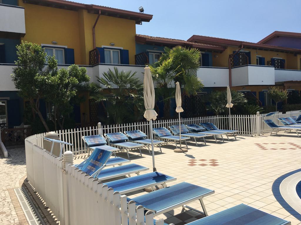 Villaggio Hemingway - Aparthotel Caorle Esterno foto